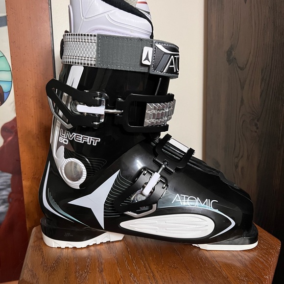 Atomic Live Fit 60 Ski Boots - Picture 2 of 10